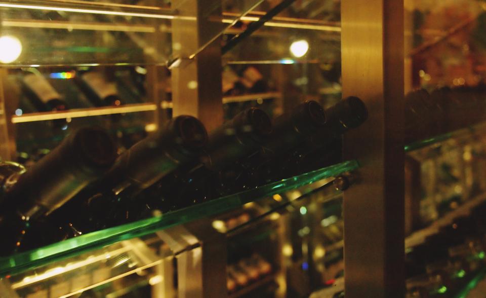 Cave à vin sur mesure en bois dans le Val des Cimes